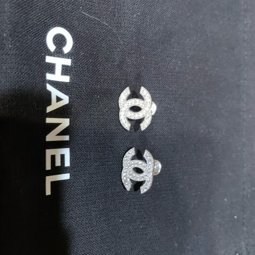 Absolutely stunning cc earrings brand new, rare and collectible. Must have! - Picture 9 of 13